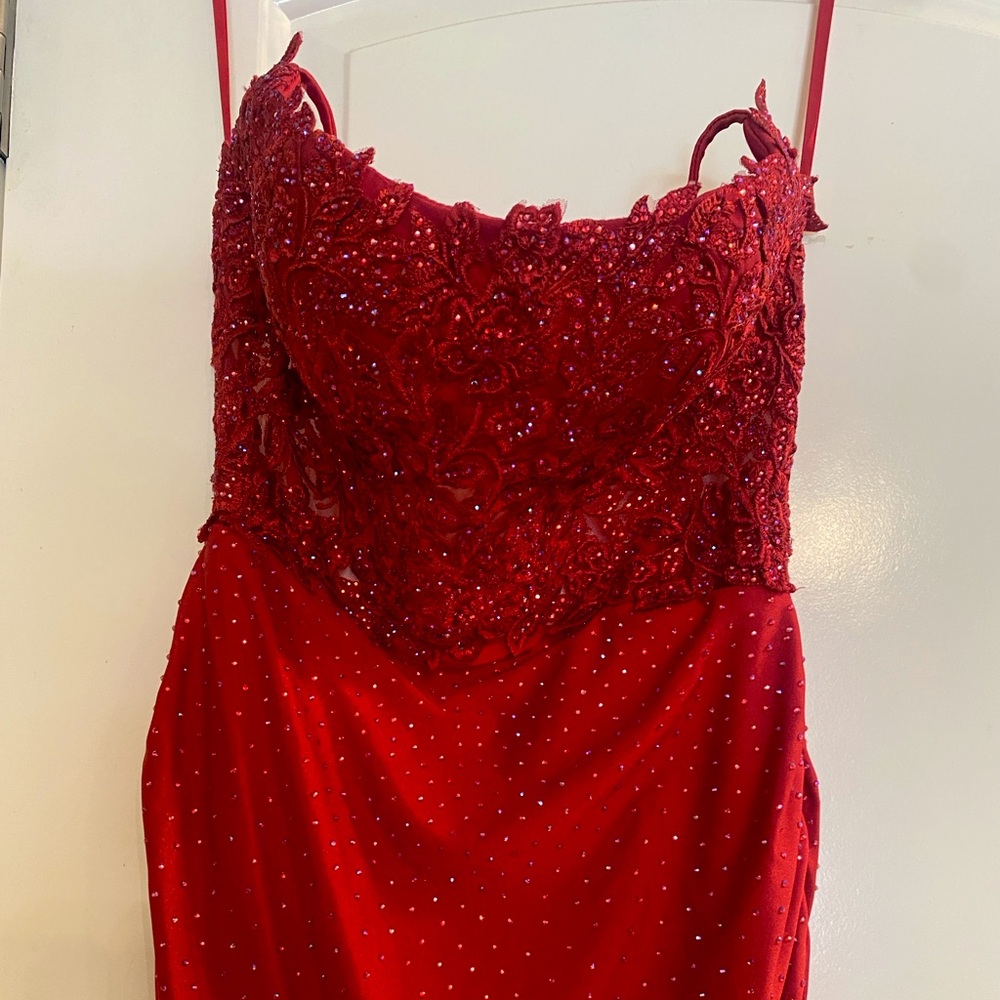 Zapaka Prom dress Brand New. Never Worn. Mermaid Halter. Red